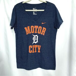 Nike Women's Navy V‑Neck 'Motor City' Tee with Orange Accents XL